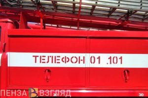 Появилось видео загоревшейся машины на улице Кижеватова в Пензе