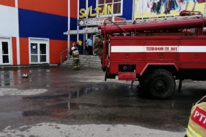 В Кузнецке из-за пожара в торговом центре пришлось эвакуировать людей