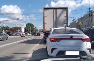 В центре Пензы из-за неработающего светофора образовалась пробка