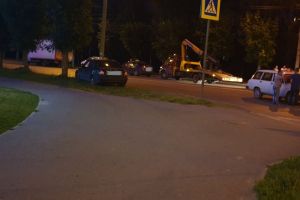 На месте ночного ДТП в пензенском микрорайоне Арбеково работали сотрудники ГИБДД