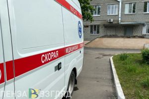 В Кузнецке при столкновении иномарки и мотоцикла пострадала 21-летняя девушка