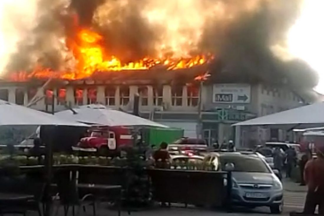 Опубликованы новые видео полыхающего ТЦ «Триумф» в Пензе