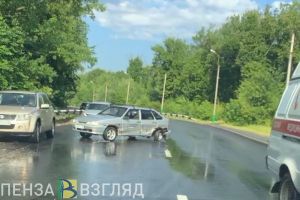 На улице Измайлова в Пензе произошла жесткая авария с тремя автомобилями