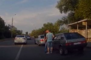 В Пензе попала на видео кулачная разборка водителей