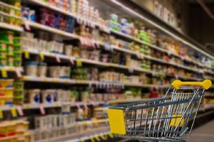В Пензе женщина угнала из ТЦ продуктовую тележку