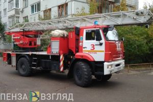 В Пензе пожар в однокомнатной квартире тушили 17 человек