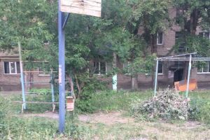 В Пензе показали детскую площадку, где «все сломали и пьют»