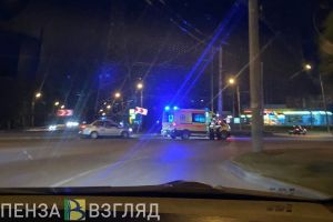 На месте ДТП в пензенском микрорайоне Арбеково работали сотрудники ГИБДД и врачи «скорой»