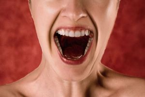 Разъяренная пензячка устроила погром в комнате соседа