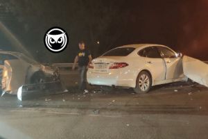 Три автомобиля разбились в жесткой аварии на выезде из Пензы