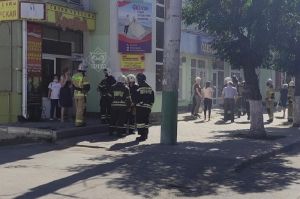 К ТЦ «Славянский» в Пензе прибыли сотрудники экстренных служб