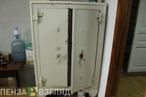 Пензенцы «взяли» сейф и сдали в пункт приема металла