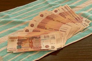 Жительнице Пензы вернули 400 000 рублей, которые забрал водитель