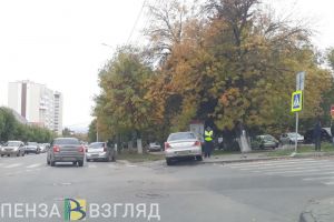 В Пензе после столкновения с иномаркой машина вылетела с дороги и сбила знак