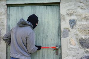 В Нижнем Ломове вор вынес два двигателя и электропилу с мебельной фабрики