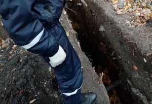 В Пензе пешеход упал в траншею и не смог выбраться из нее