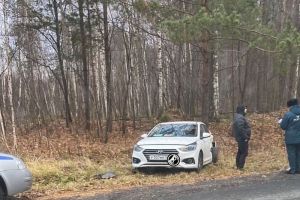 В Пензенской области иномарка вылетела на обочину с вывернутым колесом