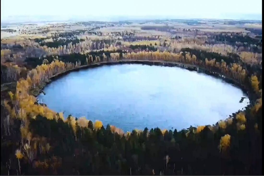 Есть мертвое озеро. Мертвое озеро Пенза. Мертвое озеро Леонидовка. Озеро Леонидовка Пенза. Круглое озеро Пенза Леонидовка.