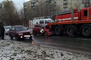 Влетевшая в фуру иномарка спровоцировала в Пензе серьезную пробку