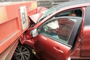 Пензенские спасатели деблокировали зажатого в салоне машины водителя