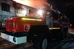 На ликвидацию открытого горения на пензенском складе у пожарных ушло семь часов