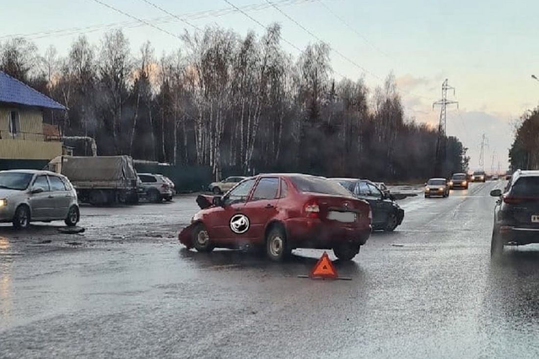 В ДТП на Западной поляне в Пензе раскурочило две машины