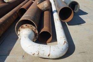 В Каменском районе разыскивают водителя, врезавшегося в газопровод и скрывшего с места ДТП