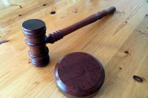 Двое хулиганов из Кузнецка осуждены за порчу автомобиля
