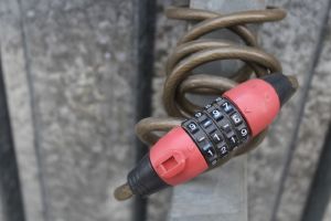 В Пензенском районе злоумышленник обчистил строительный вагончик, подобрав код