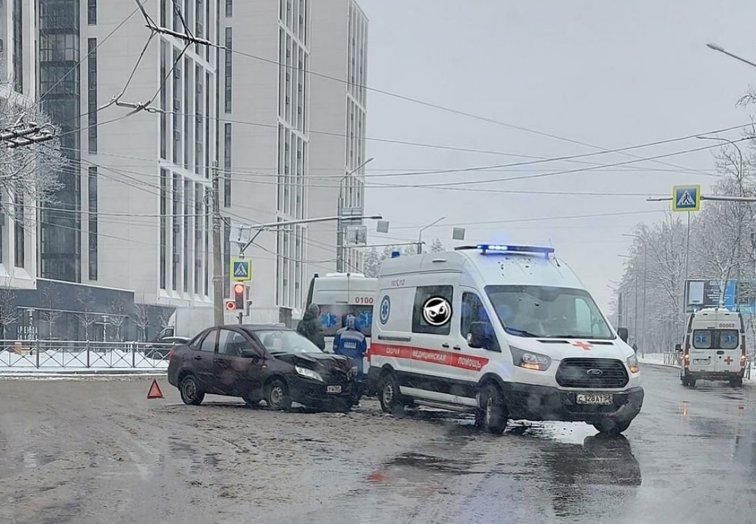 В Пензе к месту аварии на Окружной прибыли три автомобиля «скорой помощи»