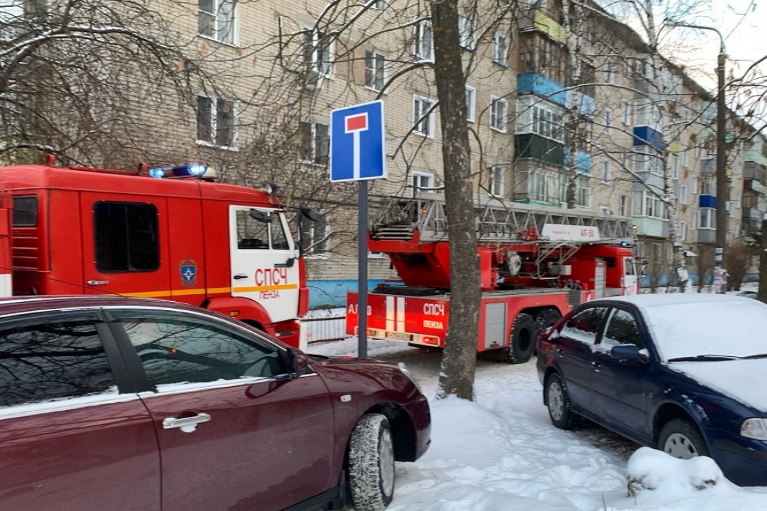 К дому на улице Минской в Пензе прибыли пожарные машины