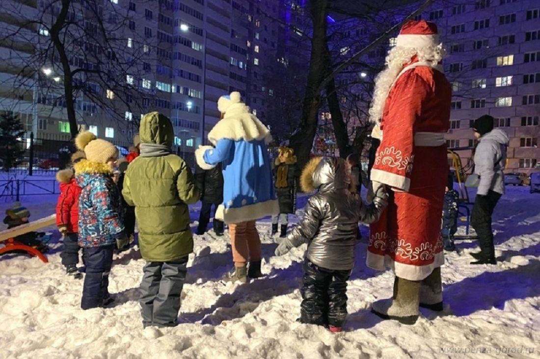 В центре Пензы состоялся новогодний праздник для детей