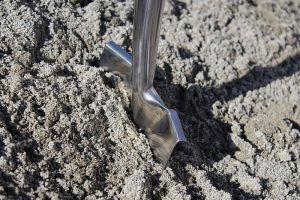 В Пензенской области двое мужчин незаконно выкапывали подземный кабель