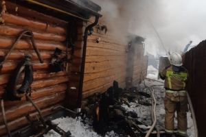 В Пензенском районе вспыхнула двухэтажная баня