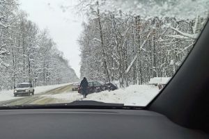 В Пензе разбилась вылетевшая с дороги легковушка