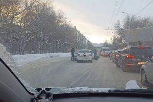 На Западной поляне в Пензе две иномарки столкнулись на «встречке»