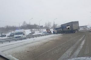 К месту ДТП на трассе М-5 прибыли экстренные службы