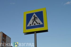 В Кузнецке водитель легковой машины сбил двух пешеходов