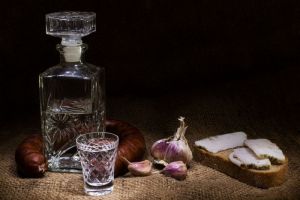 Гостеприимная жительница Каменки после застолья осталась без ценной вещи