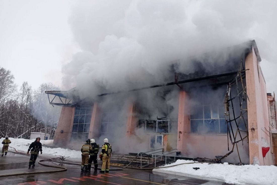 В Пензенском районе загорелся клуб санатория «Нива»