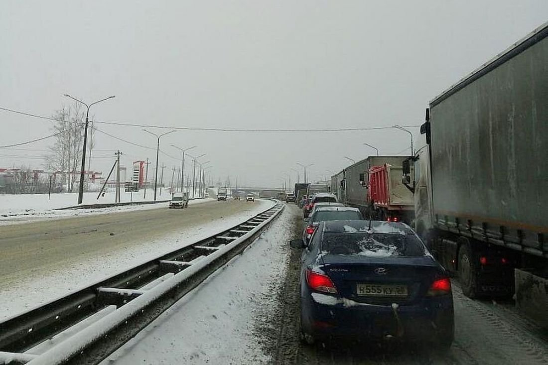 В Пензе фура заблокировала движение по трассе «Урал» в сторону Самары