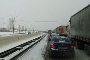 В Пензе фура заблокировала движение по трассе «Урал» в сторону Самары