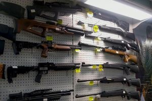 В Пензе пресекли незаконную торговлю оружием