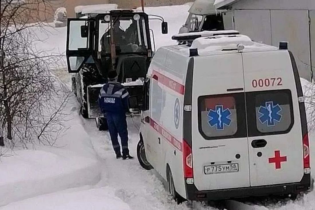 В Пензенской области машина «скорой помощи» застряла в снегу