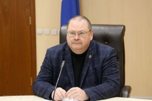 Олег Мельниченко поздравил Александра Большунова с олимпийским «золотом»