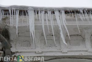 В Кузнецке на 10-летнего мальчика упала наледь с крыши
