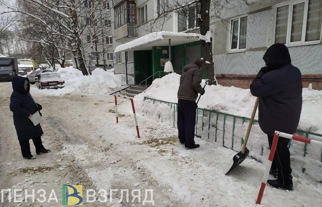 Плохо убрано. Поганый снег. Внимание убирать снег будем?. Оливия снег Пенза. Убирает снег плохо 4gif.