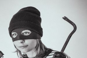 В Кузнецком районе женщина из соседнего муниципалитета обокрала частный дом