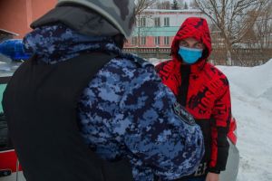В пензенском ТЦ мужчина вышел из магазина, надев на себя украденное