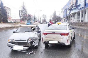 В Пензе «четырнадцая» получила жесткие повреждения в ДТП